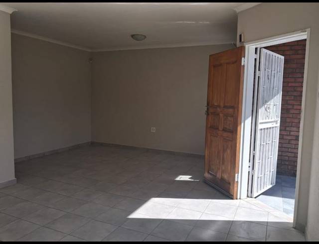 2 BEDROOM TOWNHOUSE FOR SALE IN MEYERVILLE